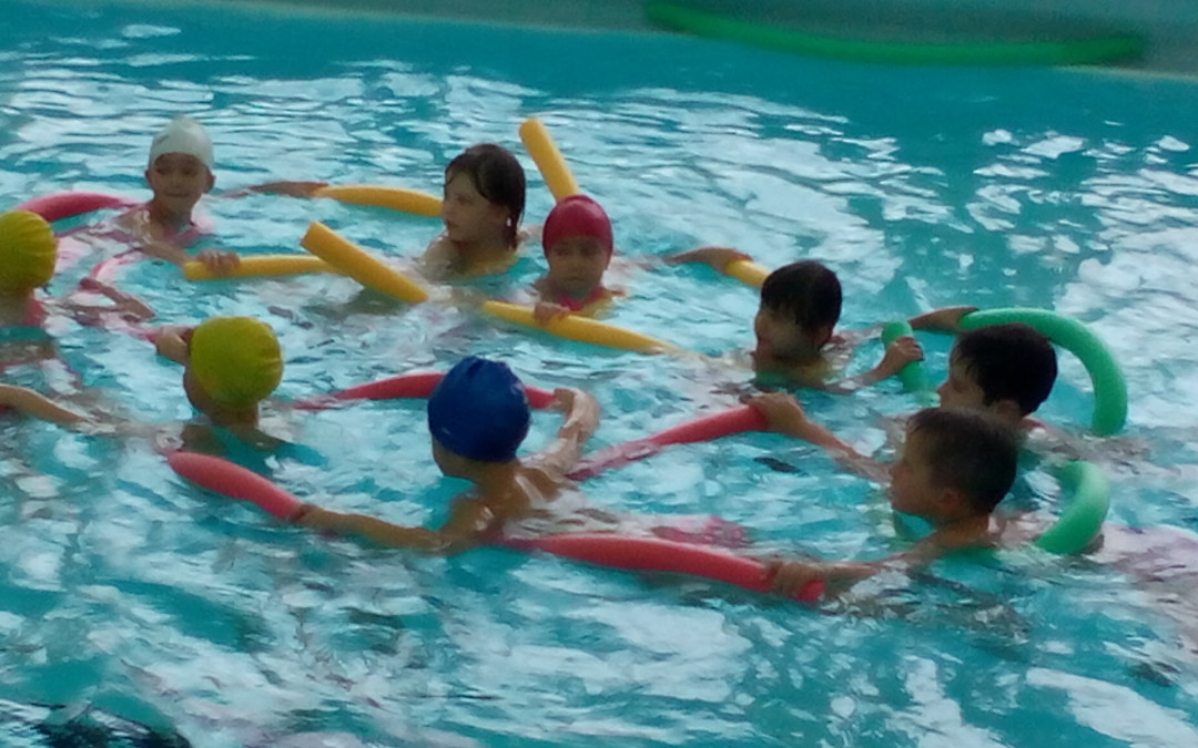 Prvošolci na bazenu