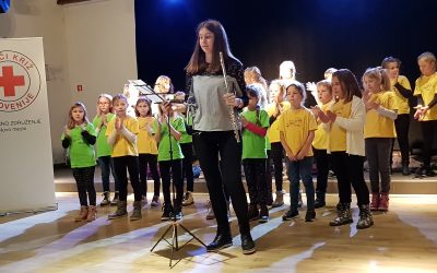 Otroški pevski zbor nastopil na podelitvi priznanj krvodajalcem RK Novo mesto